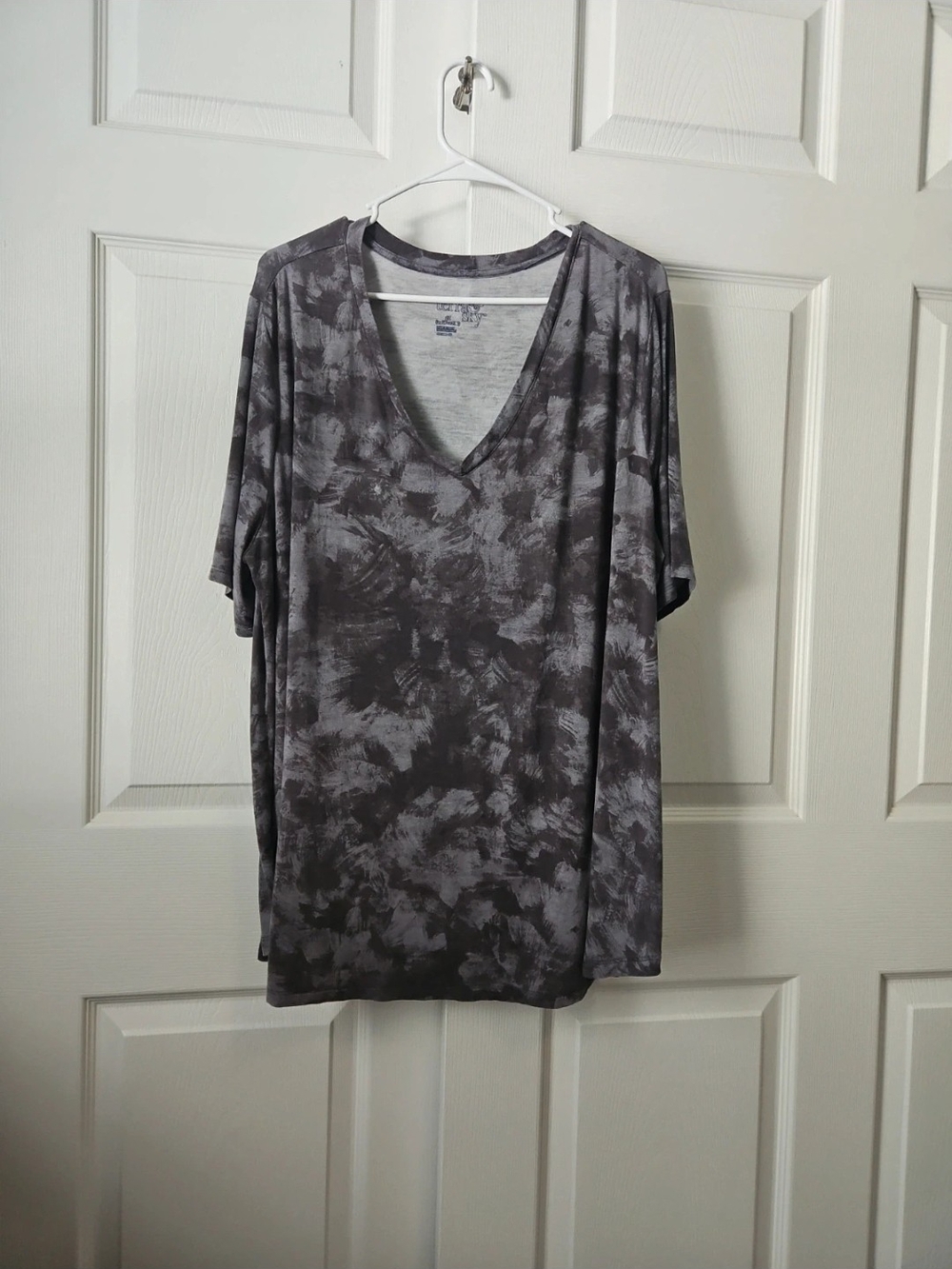 Terra & Sky Gray Tie-Dye V-Neck Short Sleeve Shirt